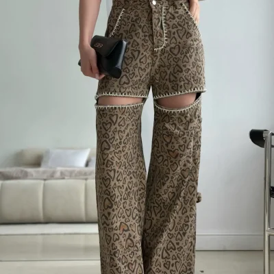 Chic leopard print wide-leg trousers with ripped knees, embellished with chain accents, perfect for stylish and comfortable daily outfits.