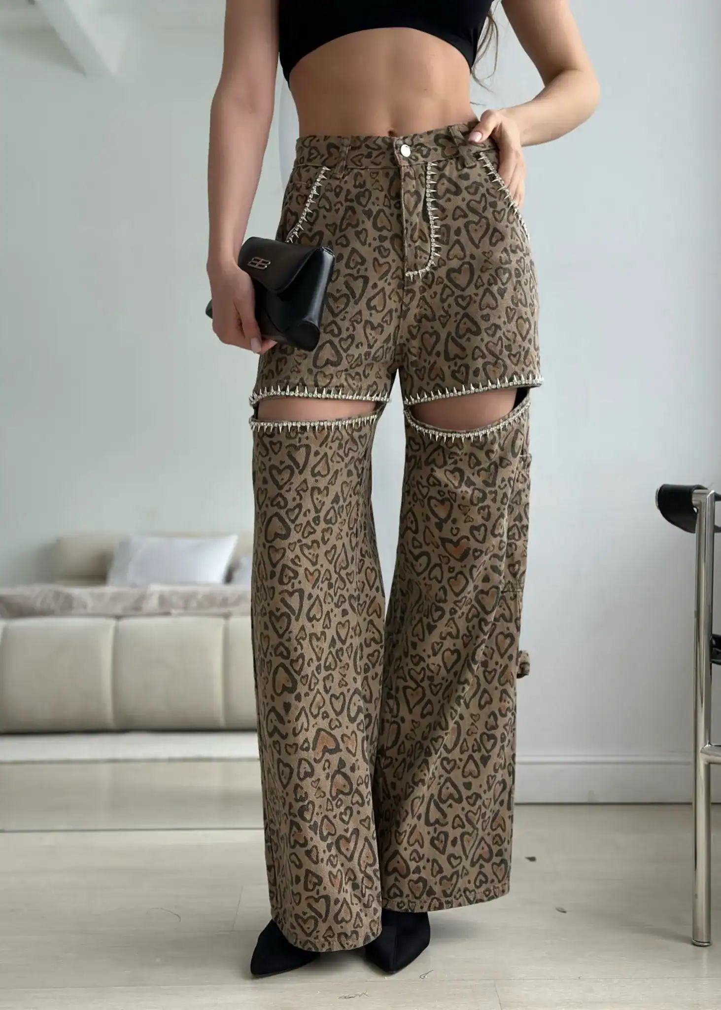 Chic leopard print wide-leg trousers with ripped knees, embellished with chain accents, perfect for stylish and comfortable daily outfits.
