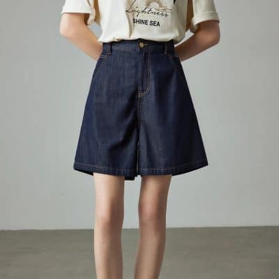 Stylish high-waisted denim shorts with a wide-leg fit, perfect for casual, summer, or beachwear. Comfortable and trendy, ideal for women seeking versatile denim fashion.