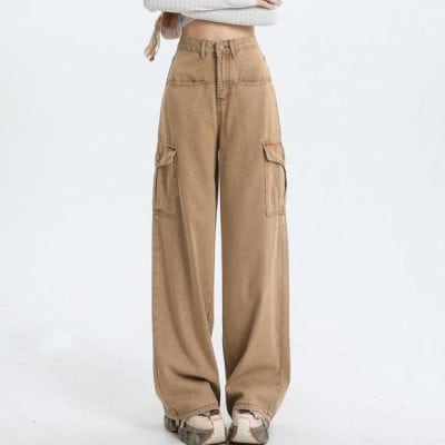 High-waisted beige cargo pants with large side pockets, perfect for casual, streetwear, and everyday fashion.