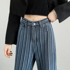 High-waisted striped denim jeans for a fashionable, comfortable look. Perfect for everyday wear with a stylish design and versatile fit.