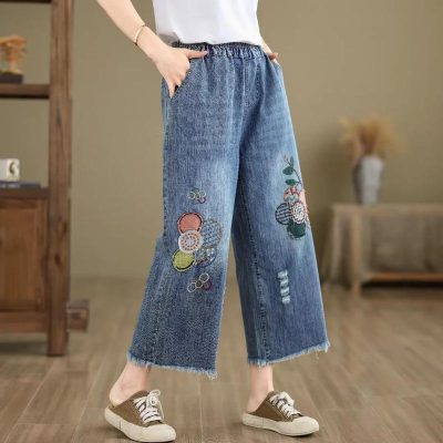 Stylish embroidered wide-leg jeans for women, casual everyday wear, comfortable fit, trendy denim fashion, suitable for all seasons.