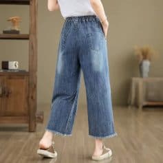 Comfortable denim wide-leg pants for women with an elastic waistband and frayed hems, perfect for everyday wear and casual outings.