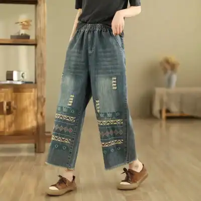 Comfortable wide-leg jeans with colorful embroidery and distressed details, perfect for everyday wear and casual outings.