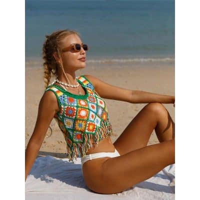 Stylish beach sunglasses for women, perfect for seaside outings, summer leisure, and protecting your eyes from UV rays. Trendy eyewear for a fashionable beach look.