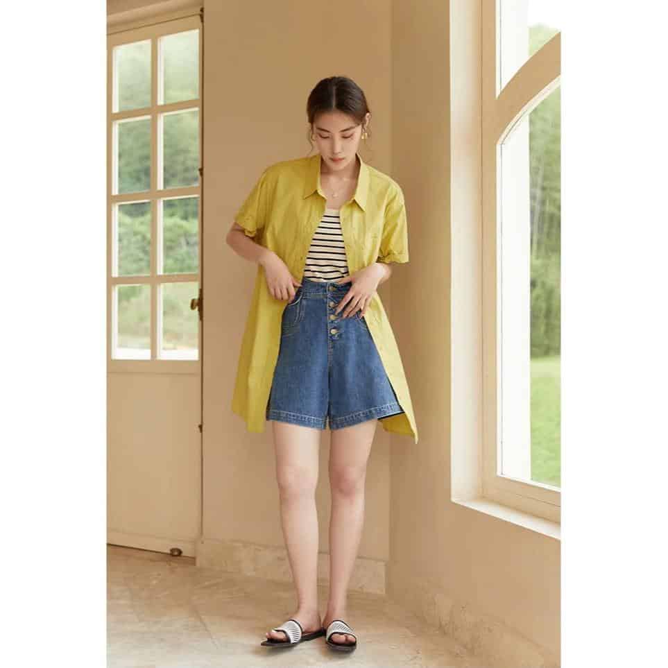 Optical denim shorts, casual summer wear for women, trendy fashion, women's shorts, comfortable clothing, fashionable women’s apparel.