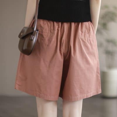 A stylish pair of pink shorts with a loose fit, featuring side pockets and a comfy waistband, perfect for casual wear or outdoor activities. Made from soft, breathable fabric for all-day comfort.
