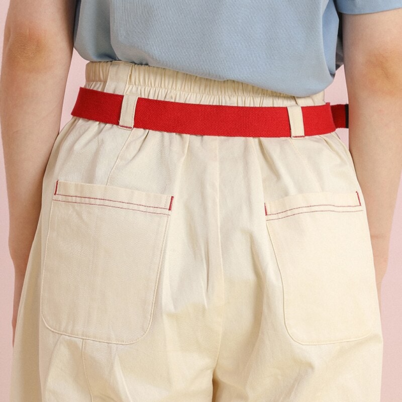 Comfortable beige casual pants with large front pockets and an elastic waistband. Perfect for relaxed everyday wear.