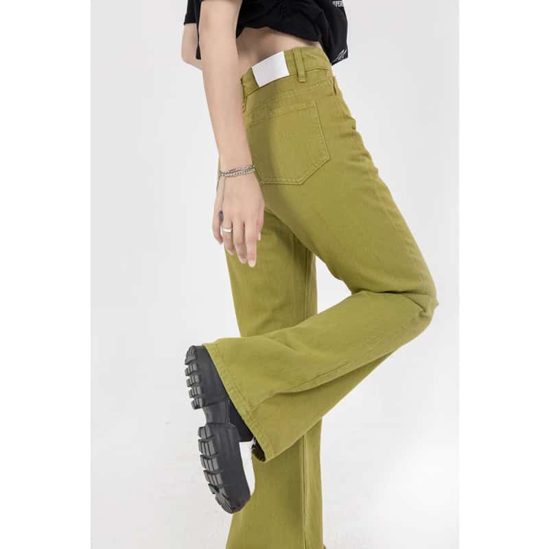 Comfortable green high-waist casual pants with a relaxed fit, perfect for everyday wear and trendy styling. Durable fabric and classic design ideal for modern fashion enthusiasts.