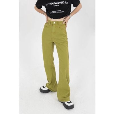 High-waisted green pants with relaxed fit, versatile style for casual wear, perfect for fashion-forward individuals.