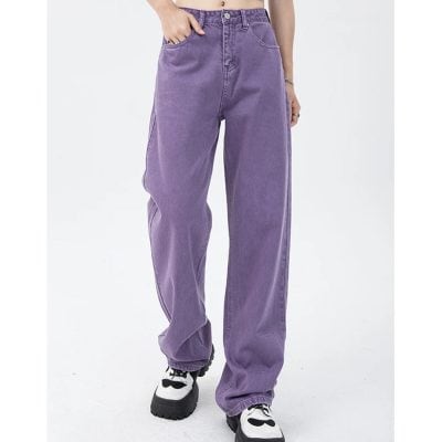 High-quality purple denim jeans featuring a relaxed fit, casual style, and durable fabric designed for everyday wear and street fashion. Perfect for modern, trendy outfits.