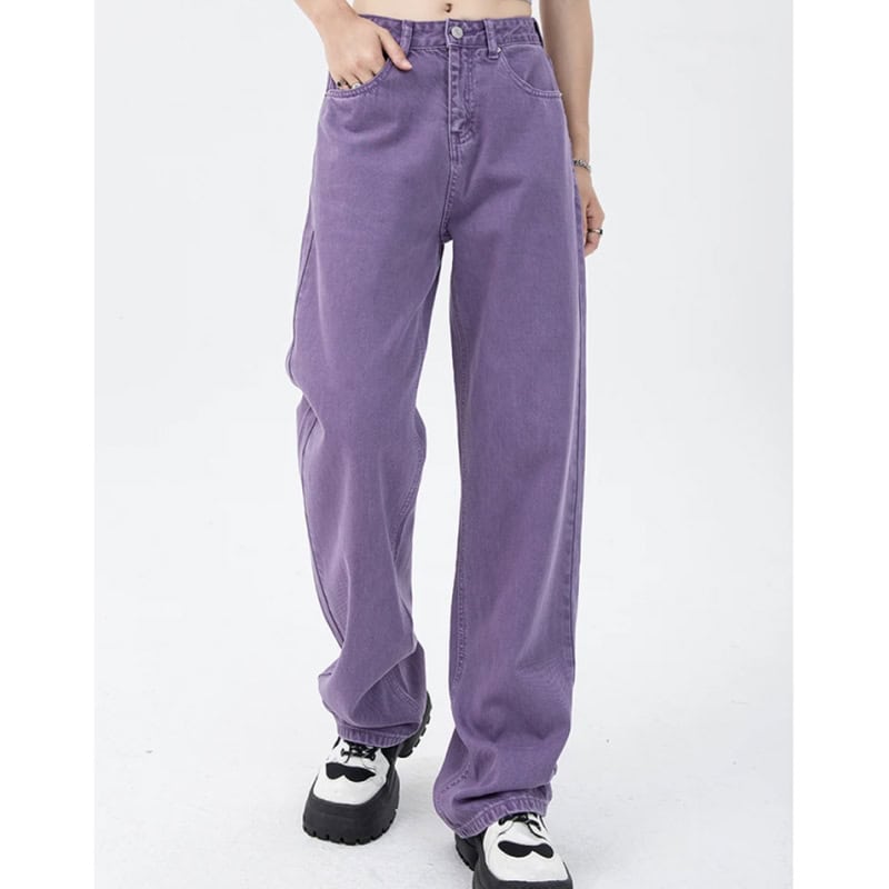 High-quality purple denim jeans featuring a relaxed fit, casual style, and durable fabric designed for everyday wear and street fashion. Perfect for modern, trendy outfits.