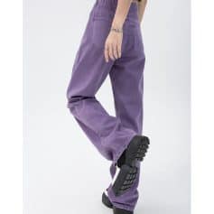 High-quality purple casual jeans ideal for everyday wear and fashion-forward outfits. Durable denim with a relaxed fit perfect for casual settings.