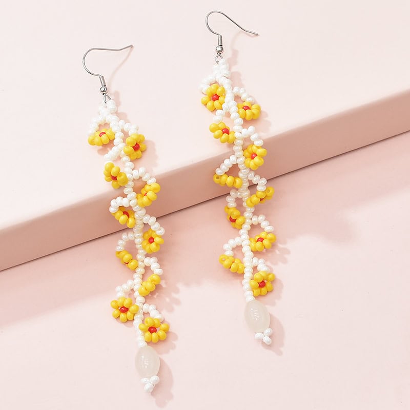 Bright yellow and white beaded floral earrings for women, handcrafted jewelry, summer accessories, boho style, perfect gift, lightweight, trendy fashion jewelry.