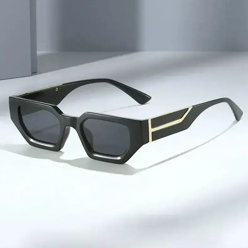 High-quality black and gold sunglasses, stylish and UV-protective, ideal for both men and women, perfect for summer and outdoor fashion.