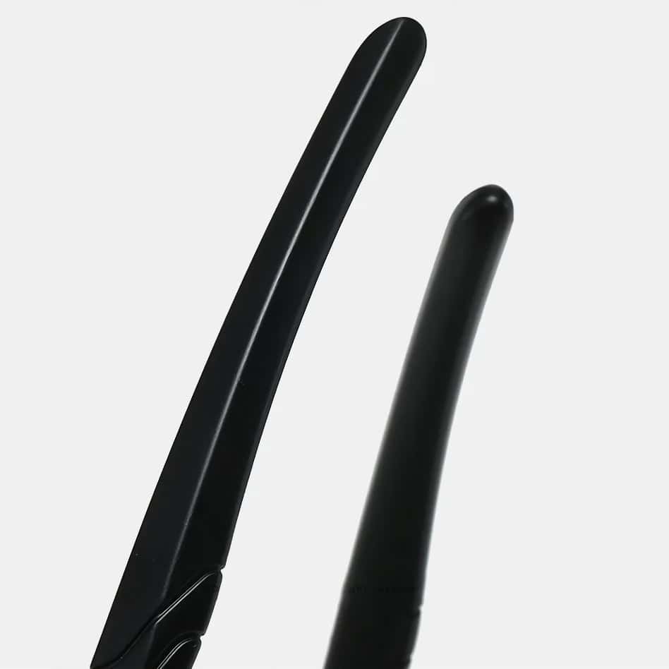 Portable black hair straightener for salon and home use, lightweight and easy to operate, perfect for styling and hair straightening.