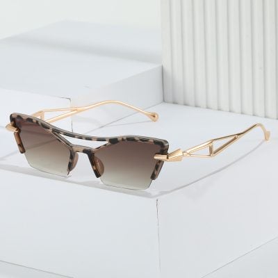 Stylish designer sunglasses with tortoiseshell frames and gradient lenses, perfect for fashion-forward individuals seeking premium eye protection and sun style.