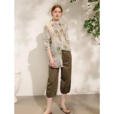 A trendy and comfortable casual women’s outfit featuring a printed shirt with brown pants, perfect for modern fashion and everyday wear.