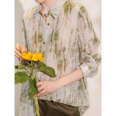 Elegant casual sunflower print blouse for women, stylish and comfortable, perfect for daily wear and casual outings.