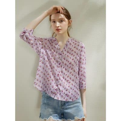 Elegant pink floral blouse for women, perfect for casual and professional wear, available at Monalisa Store. High-quality, trendy apparel to enhance your wardrobe.