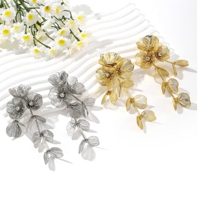Bright and detailed floral jewelry pieces in silver and gold for stylish women.