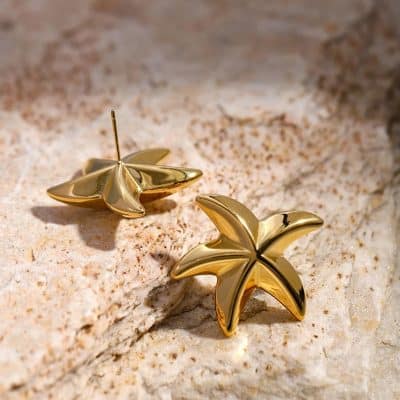Luxury gold butterfly earrings, perfect for women seeking stylish, high-quality accessories or eye-catching jewelry pieces. Ideal for fashion, gifts, or special occasions.