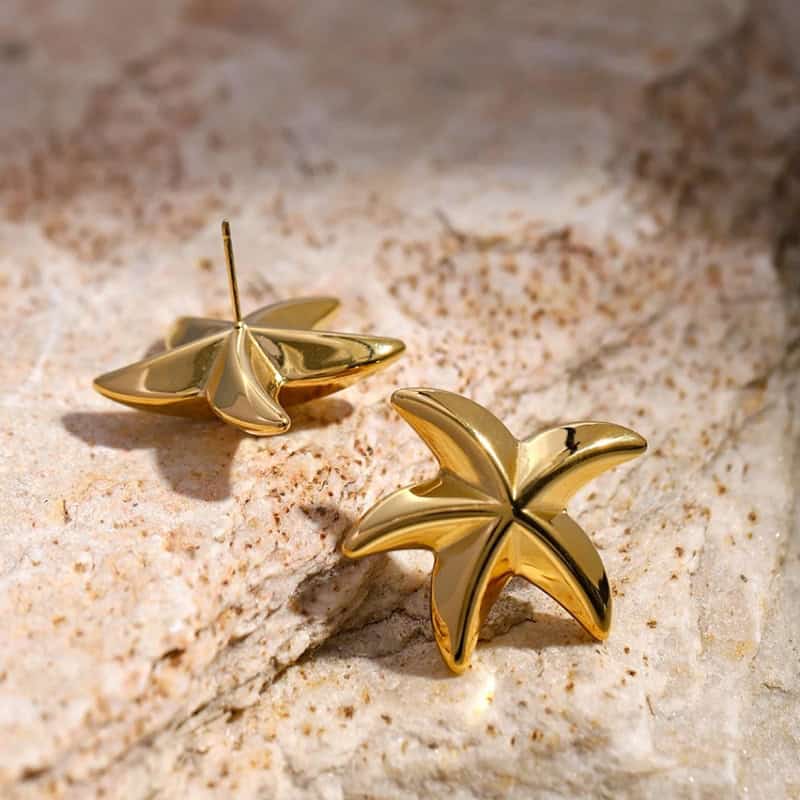 Luxury gold butterfly earrings, perfect for women seeking stylish, high-quality accessories or eye-catching jewelry pieces. Ideal for fashion, gifts, or special occasions.