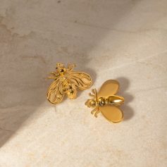 Beautifully crafted gold bee and butterfly brooches showcasing detailed wing patterns and polished finishes, ideal for jewelry enthusiasts and fashion accessories.