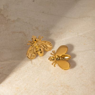 Beautifully crafted gold bee and butterfly brooches showcasing detailed wing patterns and polished finishes, ideal for jewelry enthusiasts and fashion accessories.