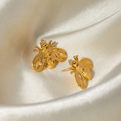 Gold bee earrings with intricate design, perfect for women and men, ideal as a stylish gift. Crafted with high-quality gold, these jewelry accessories add a touch of luxury.
