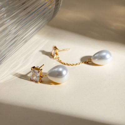 Fashionable pearl and diamond jewelry, perfect for special occasions, crafted with high-quality materials by Monalisa Store.