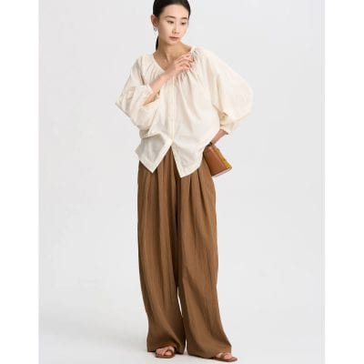 High-quality wide-leg trousers in warm brown, perfect for casual or professional wear, featuring a relaxed fit, soft fabric, and stylish design for contemporary fashion lovers.