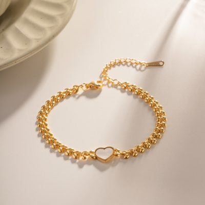 Gold heart pendant necklace with a durable chain, perfect for stylish accessories and daily wear. Designed for women seeking luxury jewelry with a modern touch.