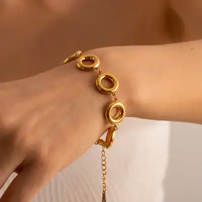 Gold circular link bracelet, stylish women's jewelry, luxury chain bracelet, fashionable accessory, high-quality gold finish, perfect for special occasions or everyday wear.