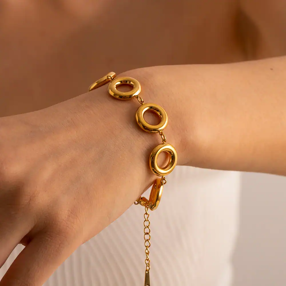 Gold circular link bracelet, stylish women's jewelry, luxury chain bracelet, fashionable accessory, high-quality gold finish, perfect for special occasions or everyday wear.