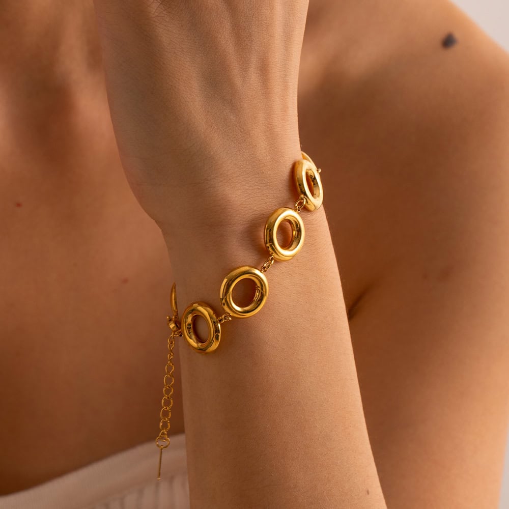 Luxury gold jewelry bracelet with circular links, perfect for elegant or casual styles. Crafted for durability and timeless fashion appeal.