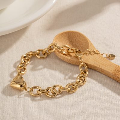 Golden heart bracelet for women, luxurious jewelry accessory from Monalisa Store, ideal gift for loved ones, handcrafted gold design for elegant fashion.