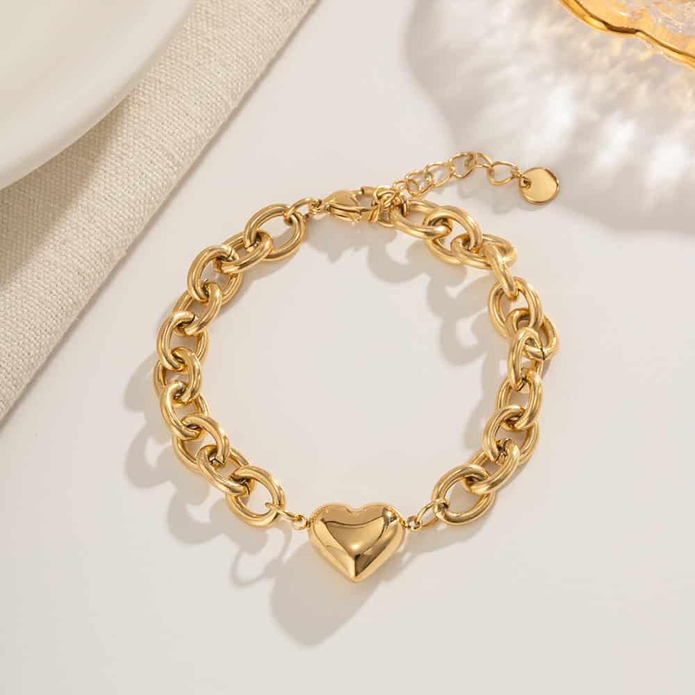 Golden heart chain bracelet, premium jewelry for women, fashionable luxury accessories, stylish gold plated bracelet, Monalisa Store jewelry collection.