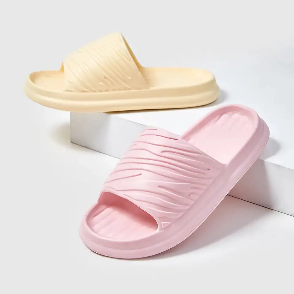 Comfortable women's slide sandals for everyday wear.