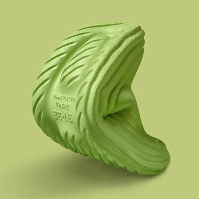 High-quality green surgical gown for medical and healthcare use with premium material safety and comfort.