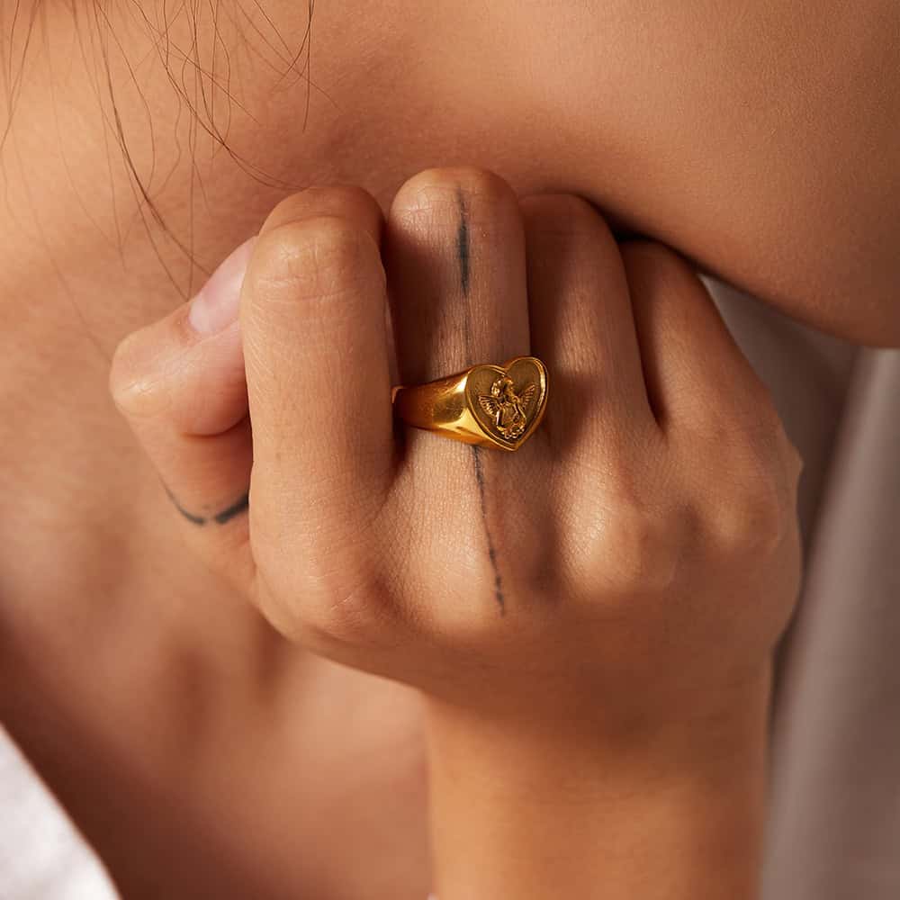 Gold heart ring, jewelry, fashion accessory, luxury gold jewelry, Monalisa Store, elegant ring, statement piece, stylish jewelry, women's fashion.