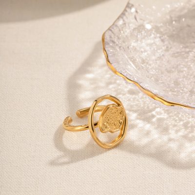 Beautiful gold ring featuring intricate design details, perfect for enhancing your style or special occasions. High-quality jewelry from Monalisa Store, expert in luxury accessories.