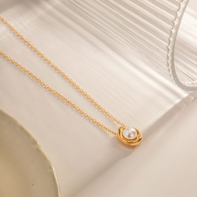 Delicate gold chain necklace with a lustrous pearl pendant, ideal for jewelry lovers seeking sophisticated accessories at Monalisa Store.