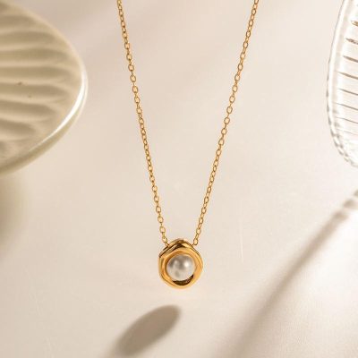 Stylish pendant jewelry with pearl and gold accents, perfect for enhancing your overall look.