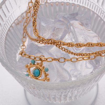 Luxurious gold chain necklace with turquoise stone pendant, perfect for trendy jewelry lovers. High-quality and stylish, ideal for accessorizing outfits.