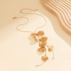 Luxurious gold-toned leaf pendant necklace, perfect for fashionable women and special occasions. Crafted with intricate details, it adds sophistication to any outfit.