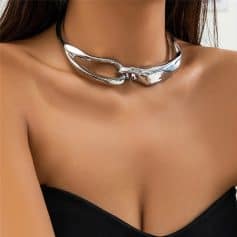 A stylish silver statement necklace accentuates the neckline, perfect for fashion-forward accessories. Enhance your look with this elegant jewelry piece.