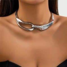 Sleek, modern shiny silver necklace designed for women, perfect for fashionable accessories or special occasions.