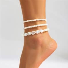 Delicate pearl anklet with heart-shaped and round pearls, perfect for stylish summer accessories and anklet jewelry enthusiasts.