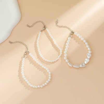 High-quality pearl necklaces featuring silver chains, perfect for stylish women and jewelry lovers seeking timeless accessory pieces.